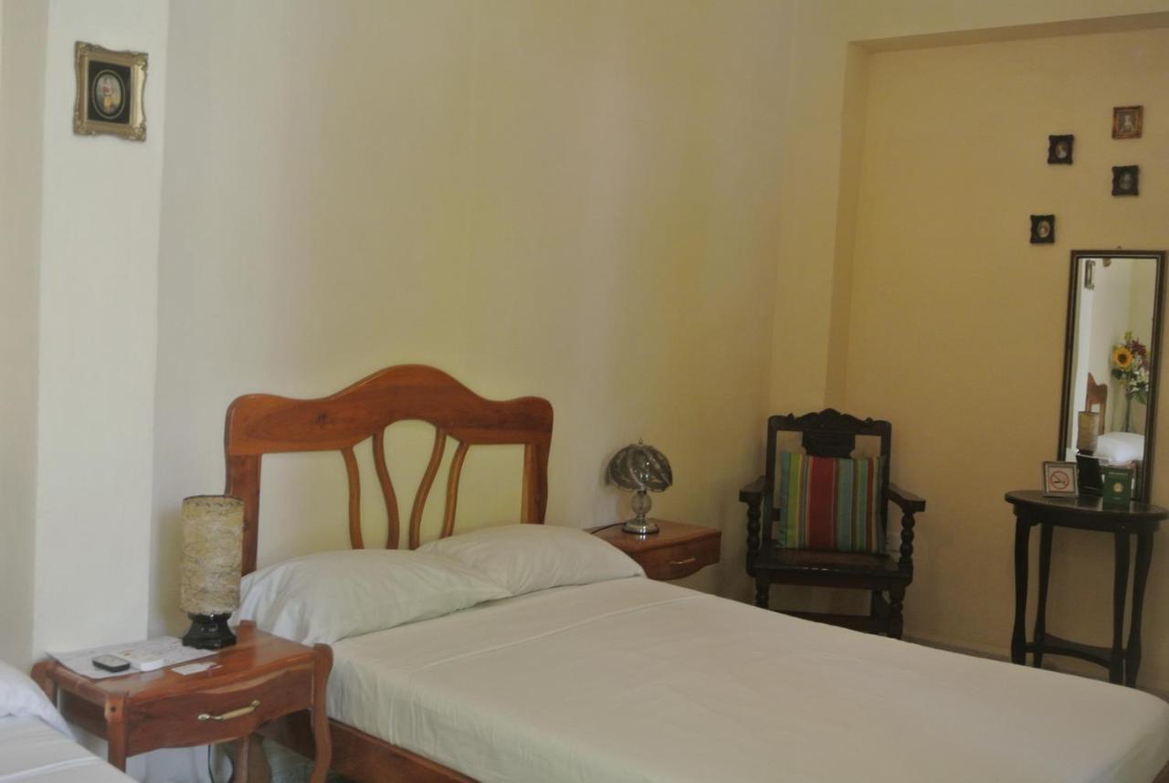 Hostal Los Lirios Ξενοδοχείο Camacho Εξωτερικό φωτογραφία