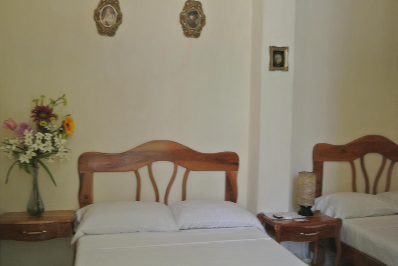 Hostal Los Lirios Ξενοδοχείο Camacho Εξωτερικό φωτογραφία