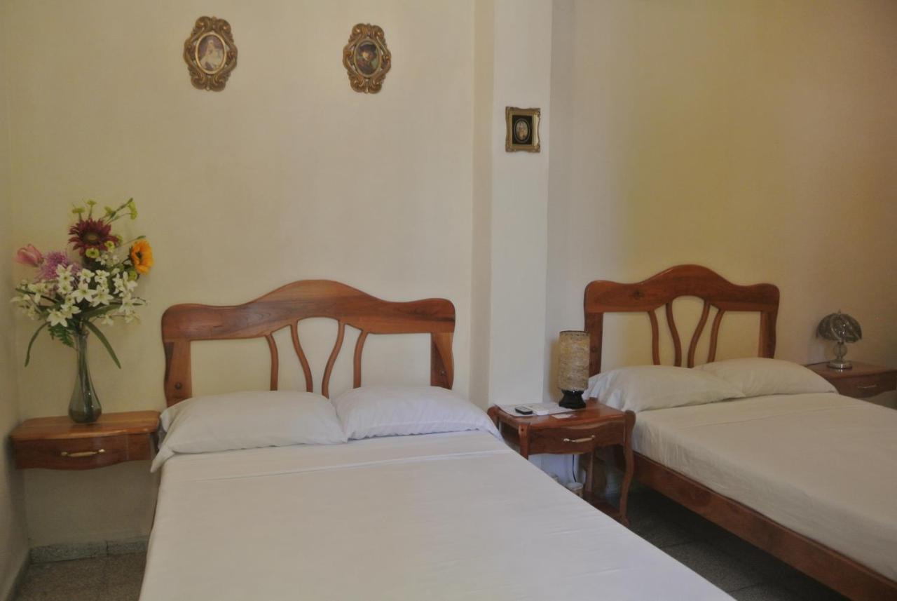 Hostal Los Lirios Ξενοδοχείο Camacho Εξωτερικό φωτογραφία